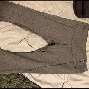 Grey capri leggings